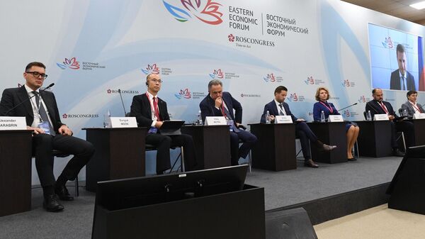 Сессия Молодые и умные: города будущего на Дальнем Востоке в рамках Восточного экономического форума во Владивостоке