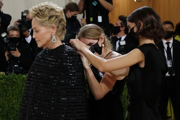 Шэрон Стоун на балу Института костюма Met Gala в Нью-Йорке Шэрон Стоун на балу Института костюма Met Gala в Нью-Йорке