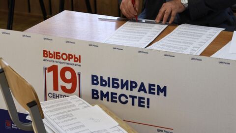 Подготовка избирательного участка для голосования на выборах в Госдуму Подготовка избирательного участка для голосования на выборах в Госдуму