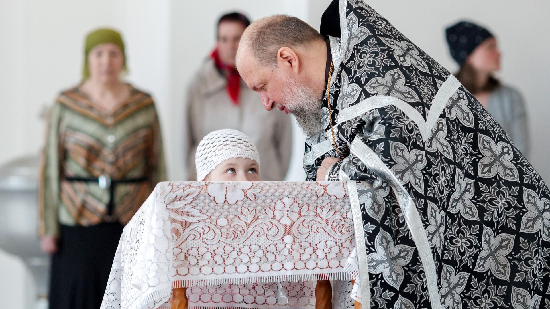 Как исповедаться в церкви. Священник Владимир Великий. Венчание в православной церкви фото. Исповедаться кому. Поп РПЦ.