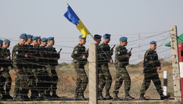 Украинские десантники на военных учениях. Архивное фото Украинские десантники на военных учениях. Архивное фото