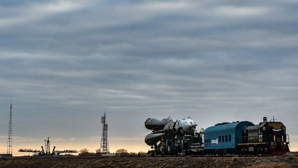 Вывоз и установка PH Союз-ФГ с ТПК Союз ТМА-12М на космодроме Байконур Вывоз и установка PH Союз-ФГ с ТПК Союз ТМА-12М на космодроме Байконур