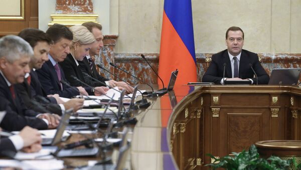 Дмитрий Медведев на заседании кабинета министров РФ. Архивное фото Дмитрий Медведев на заседании кабинета министров РФ. Архивное фото