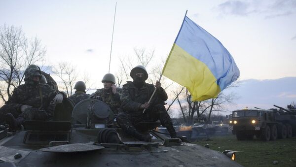 Украинские военные возле города Славянска, 14 апреля 2014 года Украинские военные возле города Славянска, 14 апреля 2014 года