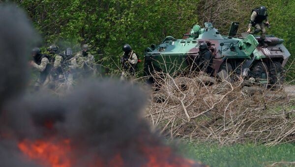 Украинские военные у блокпоста на подъезде к Славянску Украинские военные у блокпоста на подъезде к Славянску