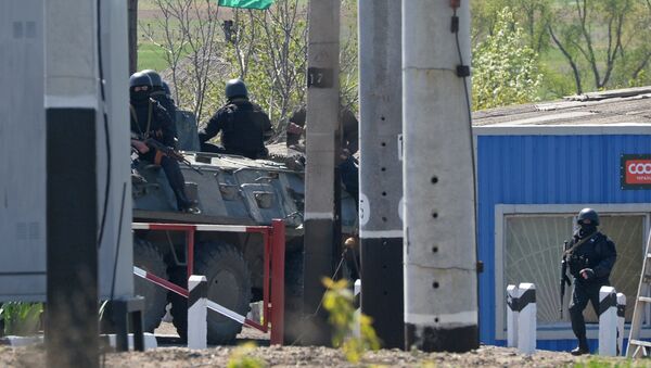 Украинские военнослужащие на БТРе в окрестностях Славянска Украинские военнослужащие на БТРе в окрестностях Славянска