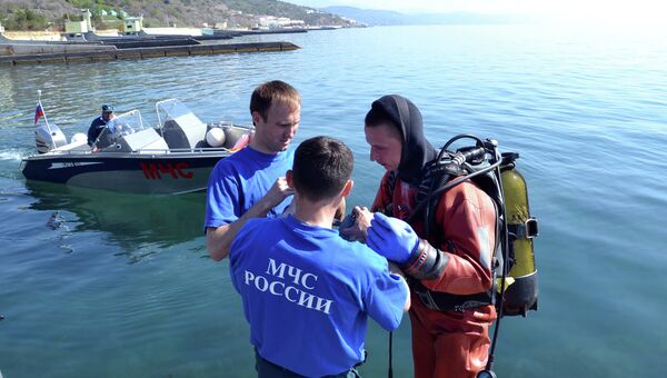 Очистка пляжей Крыма сотрудниками МЧС Очистка пляжей Крыма сотрудниками МЧС
