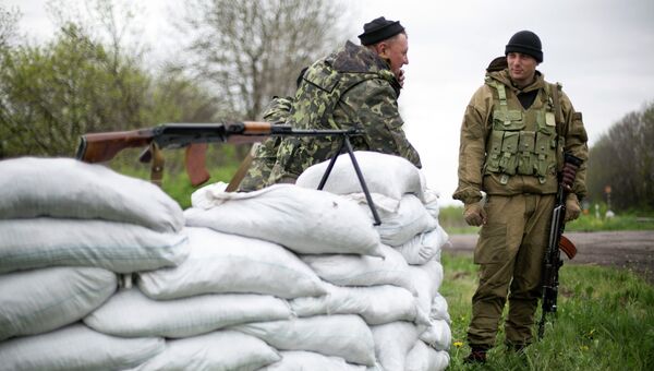 Украинские военные у блокпоста возле Славянска Украинские военные у блокпоста возле Славянска