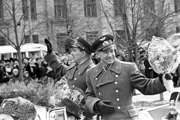 Летчики-космонавты Алексей Леонов и Павел Беляев Летчики-космонавты Алексей Леонов и Павел Беляев