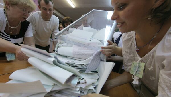 Подсчет голосов на выборах на Украине. Архивное фото Подсчет голосов на выборах на Украине. Архивное фото