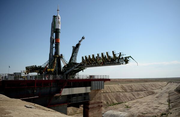 Вывоз и установка PH Союз-ФГ с ТПК Союз ТМА-13М на космодроме Байконур Вывоз и установка PH Союз-ФГ с ТПК Союз ТМА-13М на космодроме Байконур