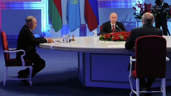 Президенты России, Казахстана и Белоруссии Владимир Путин, Нурсултан Назарбаев и Александр Лукашенко на заседании ЕАЭС. Архивное фото Президенты России, Казахстана и Белоруссии Владимир Путин, Нурсултан Назарбаев и Александр Лукашенко на заседании ЕАЭС. Архивное фото