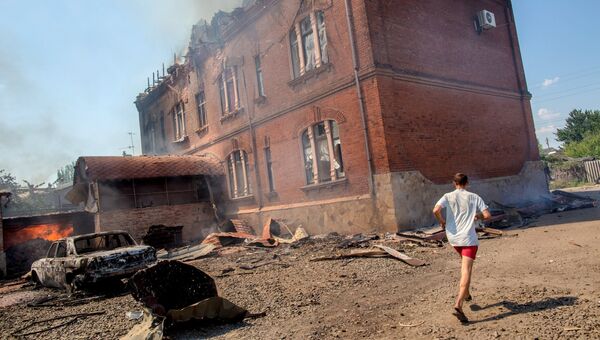 Последствия артиллерийских ударов по Славянску. Архивное фото Последствия артиллерийских ударов по Славянску. Архивное фото