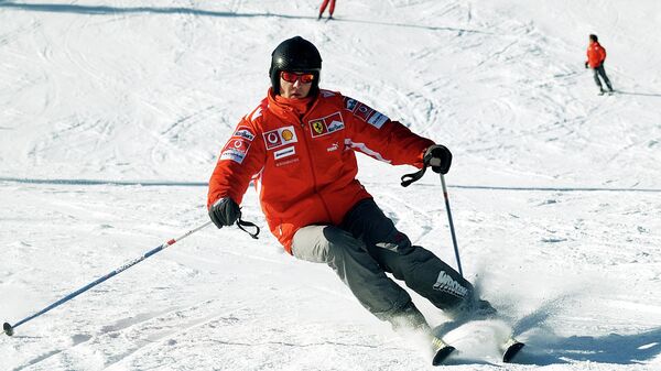 Михаэль Шумахер катается на горных лыжах в Италии