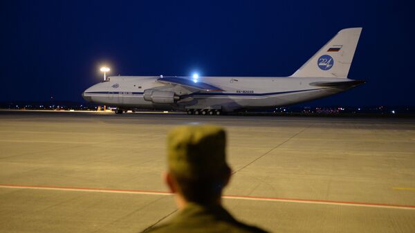 Российский военно-транспортный самолет Ан-124 Российский военно-транспортный самолет Ан-124