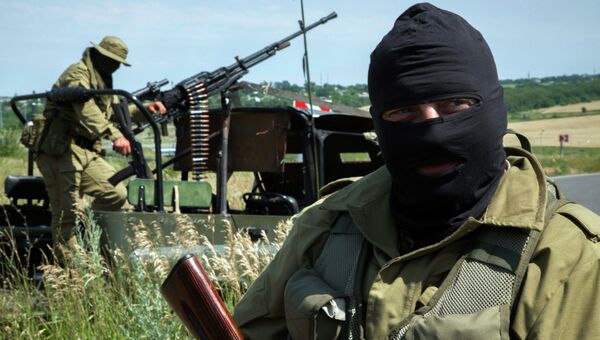 Бойцы народного ополчения на позиции под Луганском Бойцы народного ополчения на позиции под Луганском