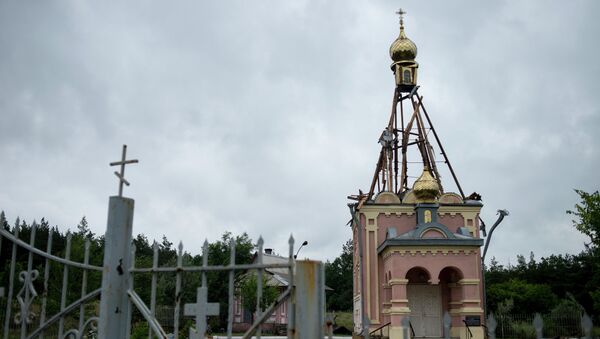 Разрушенная после авиаобстрела церковь в городе Краснодон. Архивное фото Разрушенная после авиаобстрела церковь в городе Краснодон. Архивное фото