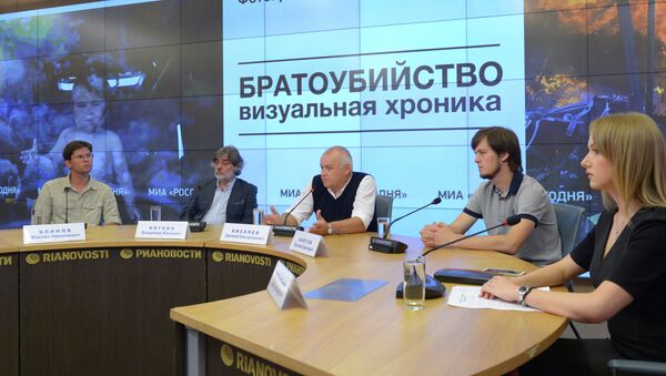 Пресс-конференция, посвященная открытию фотовыставки Братоубийство: визуальная хроника Пресс-конференция, посвященная открытию фотовыставки Братоубийство: визуальная хроника