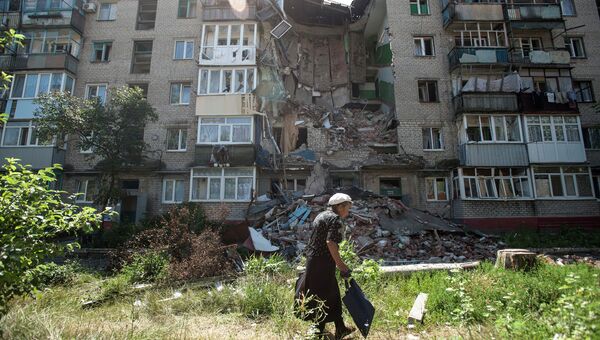 Пострадавший от обстрелов Украинскими военными дом в Славянске Пострадавший от обстрелов Украинскими военными дом в Славянске
