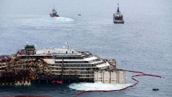 Работы по подготовке к перемещению в порт Генуи пассажирского лайнера Costa Concordia Работы по подготовке к перемещению в порт Генуи пассажирского лайнера Costa Concordia