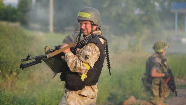 Солдат украинской армии батальона Донбасс возле Первомайска. Архивное фото. Солдат украинской армии батальона Донбасс возле Первомайска. Архивное фото.