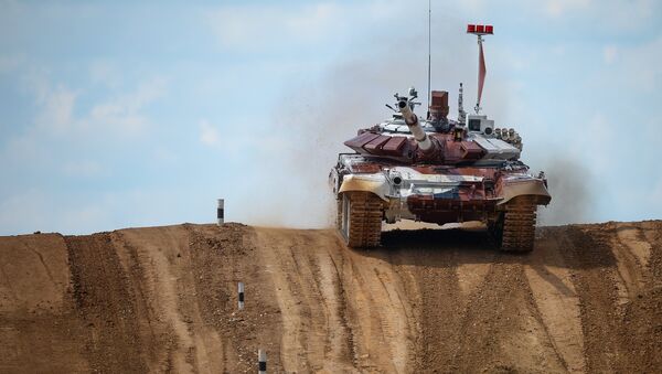Танк Т-72Б на полигоне. Архивное фото Танк Т-72Б на полигоне. Архивное фото