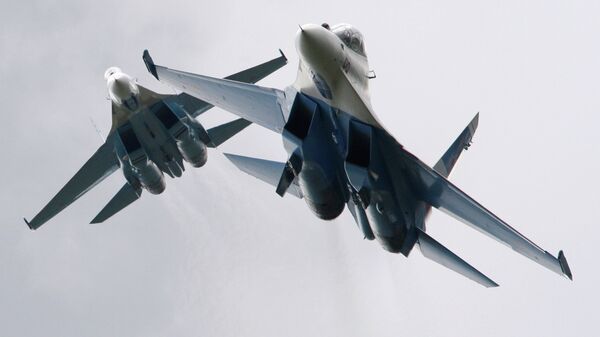 Истребители Су-27 пилотажной группы Соколы России. Архивное фото Истребители Су-27 пилотажной группы Соколы России. Архивное фото