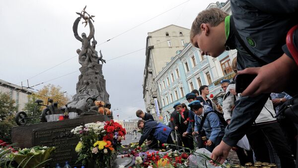 В Москве прошла акция памяти жертв теракта в Беслане В Москве прошла акция памяти жертв теракта в Беслане