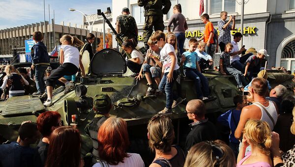 Празднование дня города в Луганске. Архивное фото. Празднование дня города в Луганске. Архивное фото.