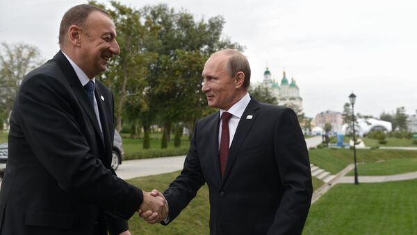 Президент России Владимир Путин (справа) и президент Азербайджана Ильхам Алиев на церемонии официальной встречи глав государств-участников IV Каспийского саммита в Астраханском кремле Президент России Владимир Путин (справа) и президент Азербайджана Ильхам Алиев на церемонии официальной встречи глав государств-участников IV Каспийского саммита в Астраханском кремле
