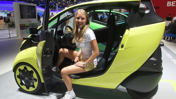 Электромобиль Toyota i на Парижском автосалоне. Архивное фото Электромобиль Toyota i на Парижском автосалоне. Архивное фото