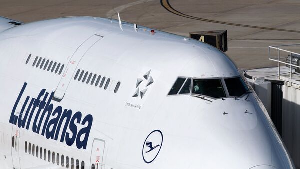 Самолет Lufthansa. Архивное фото Самолет Lufthansa. Архивное фото