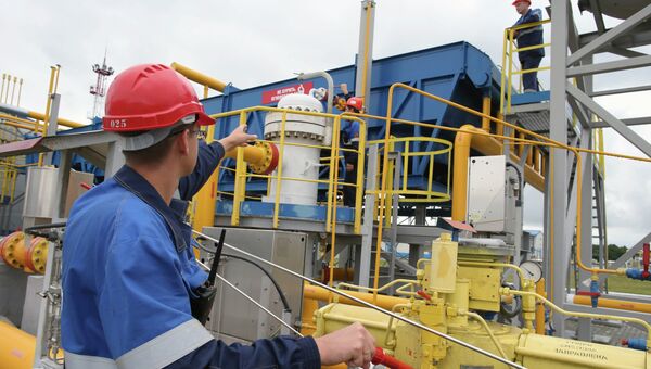 Рабочие на подземном хранилище газа. Архивное фото Рабочие на подземном хранилище газа. Архивное фото
