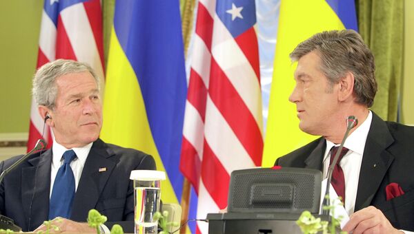 Джордж Буш и Виктор Ющенко ещё в статусе президентов США и Украины Джордж Буш и Виктор Ющенко ещё в статусе президентов США и Украины