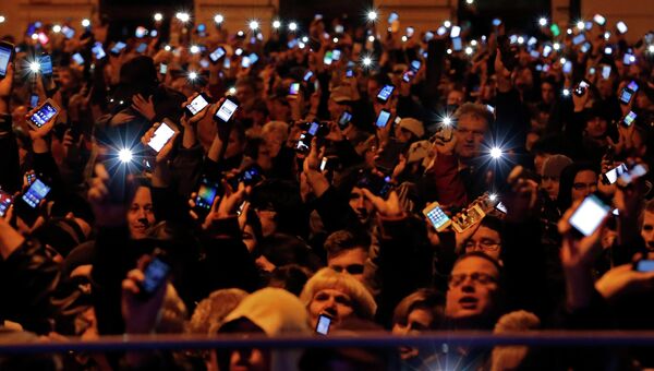 Массовая акция протеста против налога на интернет в Венгрии Массовая акция протеста против налога на интернет в Венгрии