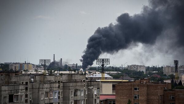 Луганск во время артиллерийского обстрела. Архивное фото Луганск во время артиллерийского обстрела. Архивное фото