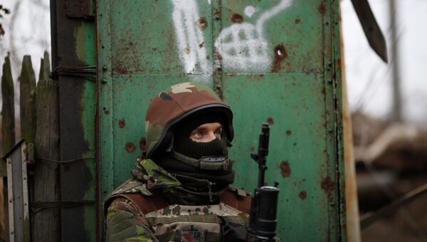 Солдат украинской армии. Архивное фото Солдат украинской армии. Архивное фото