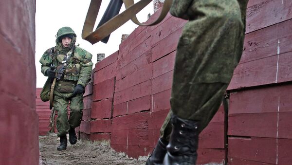 Военнослужащие на учениях, архивное фото Военнослужащие на учениях, архивное фото