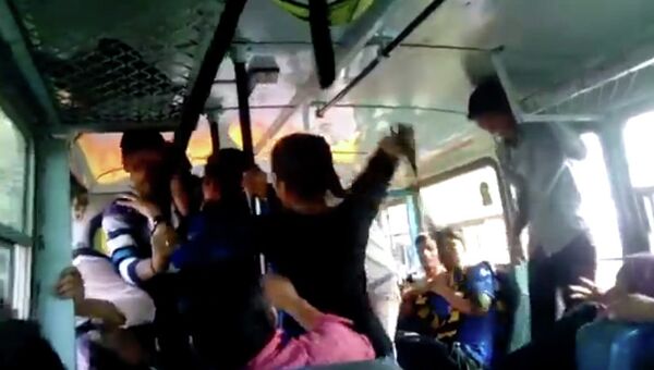 Драка в индийском автобусе Драка в индийском автобусе
