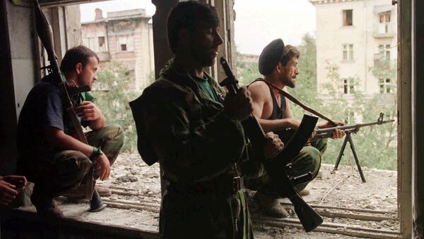 Чеченские боевики во время уличных боев в Грозном Чеченские боевики во время уличных боев в Грозном