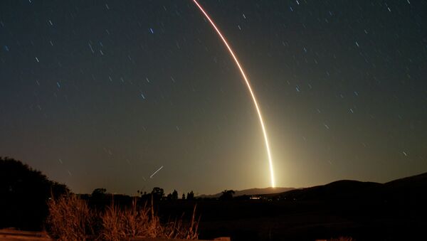 Ракета Atlas V на космодроме Ванденберг в Калифорнии Ракета Atlas V на космодроме Ванденберг в Калифорнии