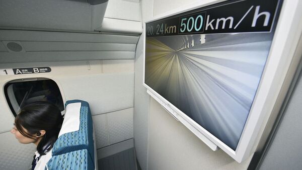 Скорость движения на мониторе в вагоне поезда компании Central Japan Railway. Япония, архивное фото Скорость движения на мониторе в вагоне поезда компании Central Japan Railway. Япония, архивное фото