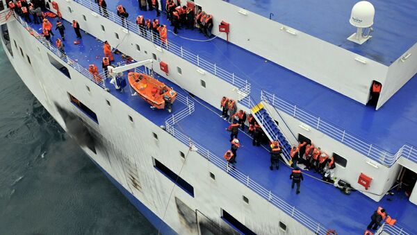 Спасение людей с парома Norman Atlantic Спасение людей с парома Norman Atlantic