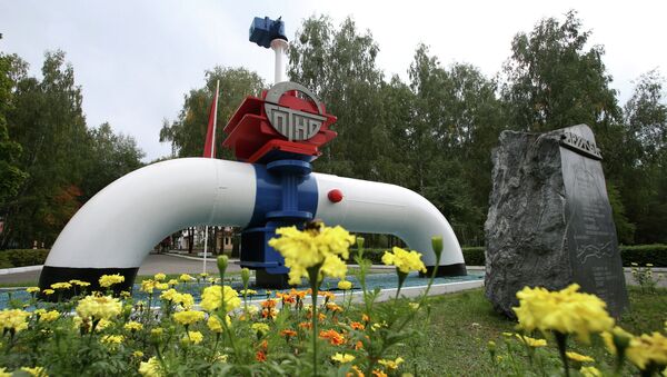 Нефтеперерабатывающий завод и нефтепровод Дружба Нефтеперерабатывающий завод и нефтепровод Дружба