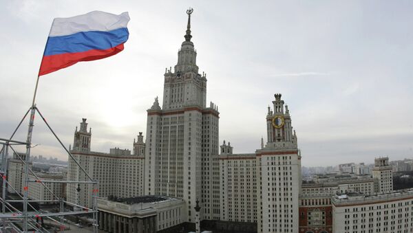 Вид на Главное здание Московского государственного университета им. М.В.Ломоносова. Архивное фото Вид на Главное здание Московского государственного университета им. М.В.Ломоносова. Архивное фото