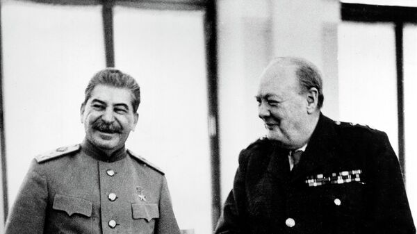 Маршал СССР Иосиф Виссарионович Сталин и премьер-министр Великобритании Уинстон Черчилль в Ливадийском дворце Маршал СССР Иосиф Виссарионович Сталин и премьер-министр Великобритании Уинстон Черчилль в Ливадийском дворце