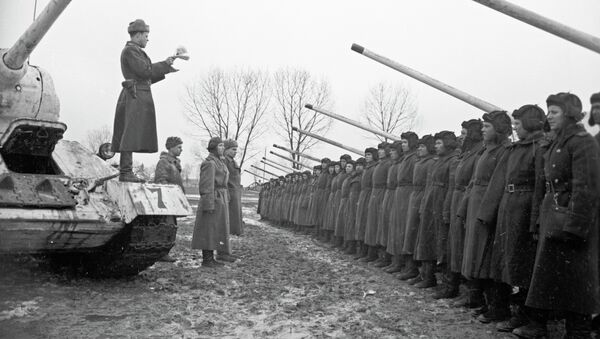 Танкисты перед боем. Танкисты перед боем.