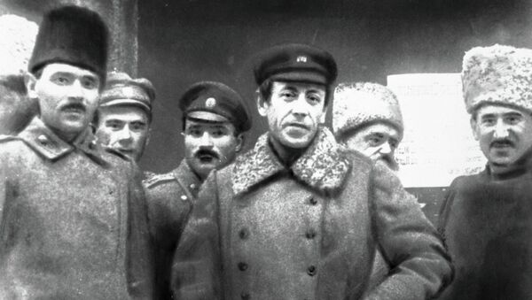 Атаман Семен Петлюра (в центре) со своим штабом Атаман Семен Петлюра (в центре) со своим штабом