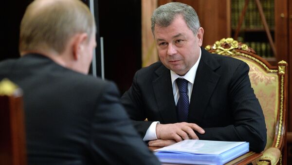 Губернатор Калужской области Анатолий Артамонов во время встречи с президентом России Владимиром Путиным в Кремле. Архивное фото Губернатор Калужской области Анатолий Артамонов во время встречи с президентом России Владимиром Путиным в Кремле. Архивное фото