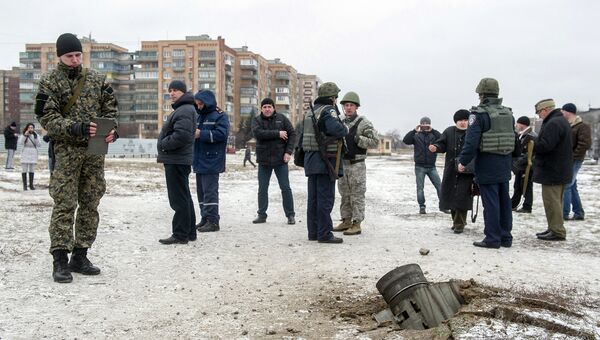 Остатки снаряда, упавшего на Краматорск. 10 февраля 2015. Остатки снаряда, упавшего на Краматорск. 10 февраля 2015.